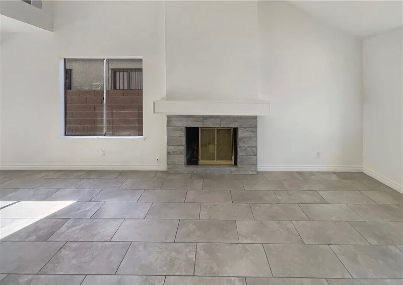 Building Photo - 9670 Summerville St