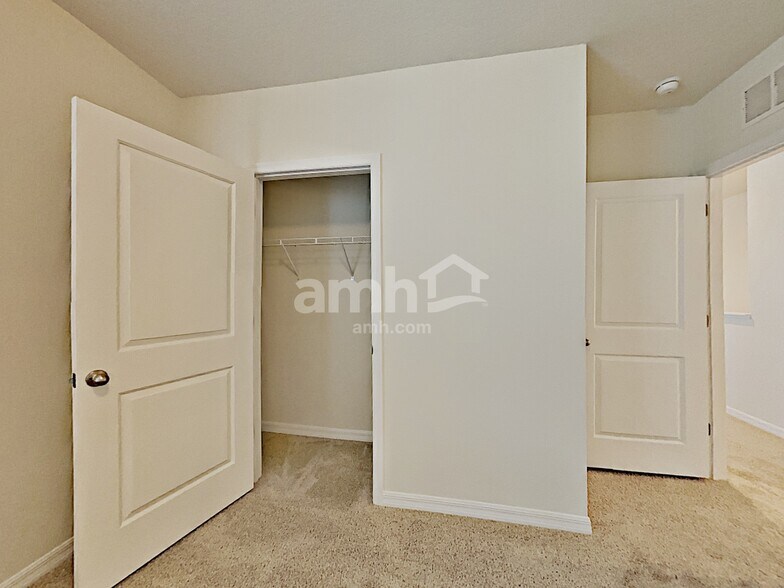 Building Photo - 2840 Greenleaf Ter