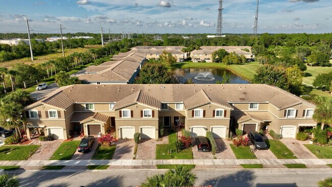 Building Photo - 2245 Portsmouth Ln