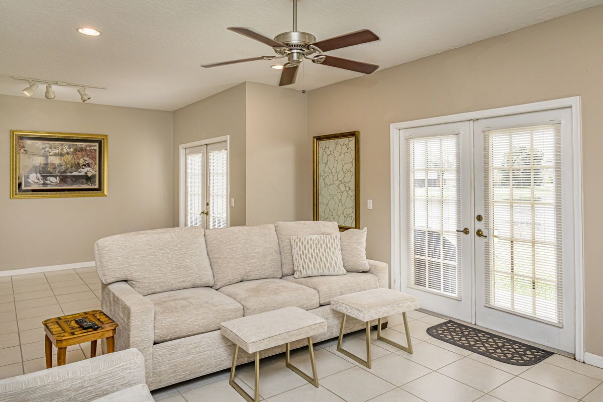 Building Photo - 1651 Hawthorne Pl