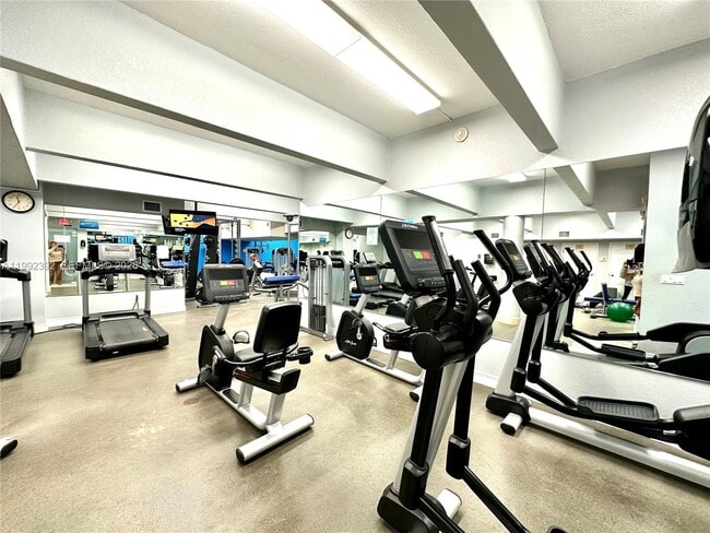 Building Photo - 1904 S Ocean Dr