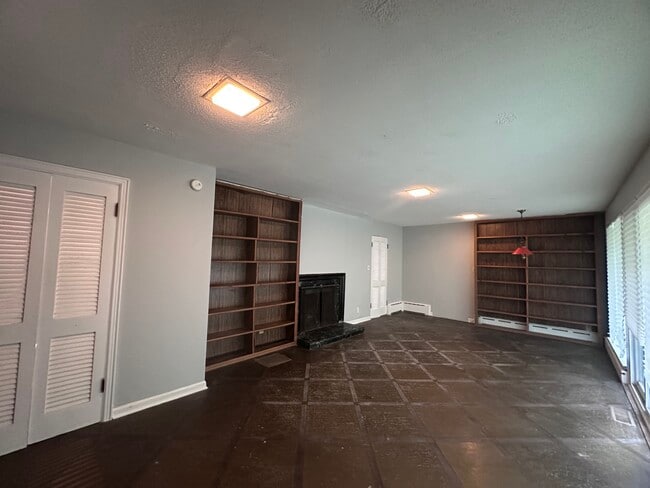 Building Photo - 3570-S Vermilion-N