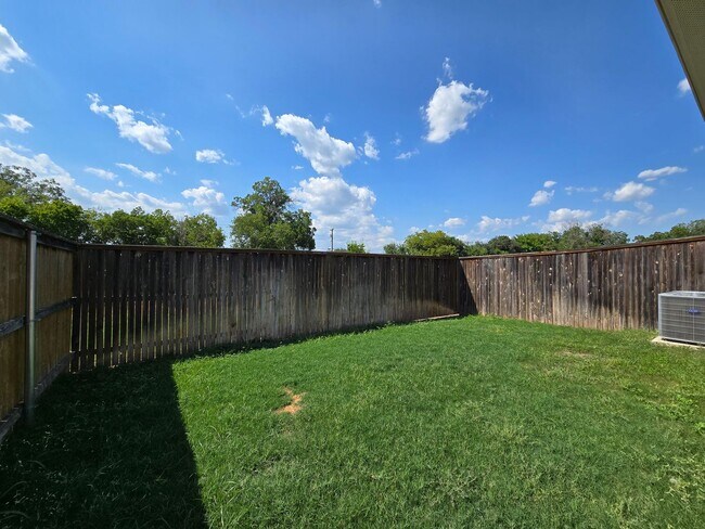 Building Photo - 727 Gristmill Dr