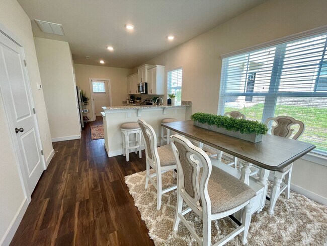 Building Photo - Cardinal | 4 Bed 2.5 Bath | Garage | 1895 sf | $2959-$3255 | 8, 9, 10, 12, 14, and 15 month lease...