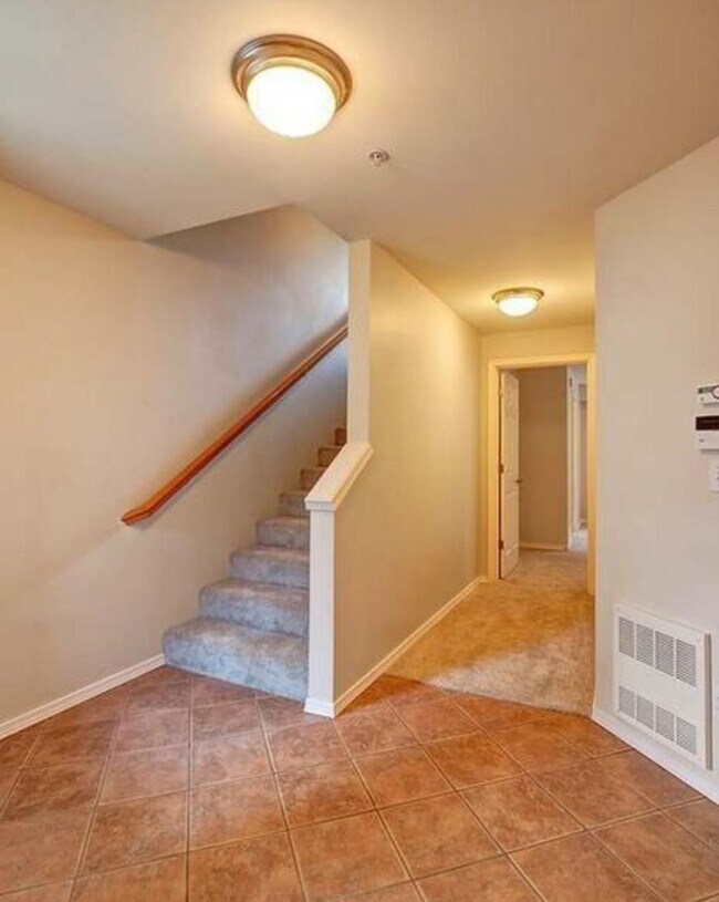 Building Photo - 3 bedroom in Edmonds WA 98026