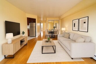 Building Photo - 10-23 Bay 31st Street