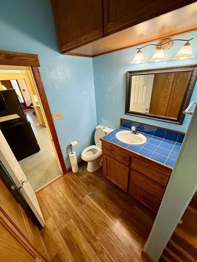 Building Photo - Victorian Charmer – 3 Bed, 1.75 Bath – Utilities Included!