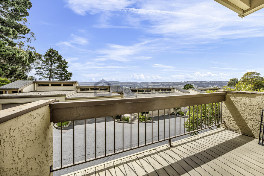 Building Photo - 641 Stonegate Dr