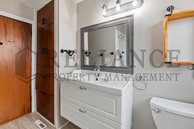 Building Photo - 1720 S Windsor Rd