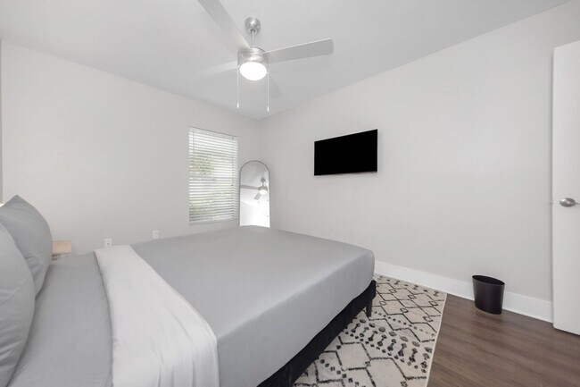 Building Photo - 4403 W Cleveland St