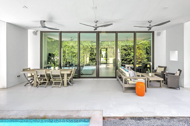 Building Photo - 5921 SW 87th St