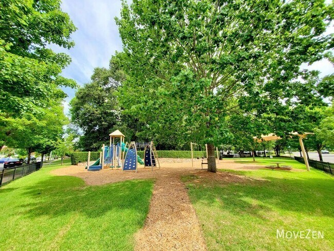 Building Photo - 17011 Hedgerow Park Rd