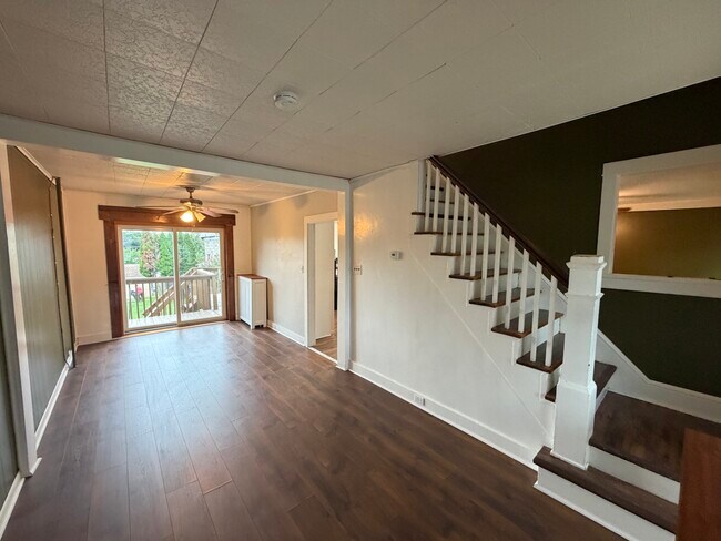 Building Photo - 402 Douglass St