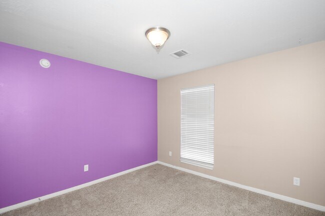 Building Photo - 2103 Paintbrush Ave