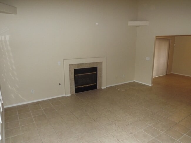 Building Photo - WONDERFUL DUAL MASTER BEDROOM TOWNHOME IN GATED "GREEN VALLEY COMMUNITY!!"