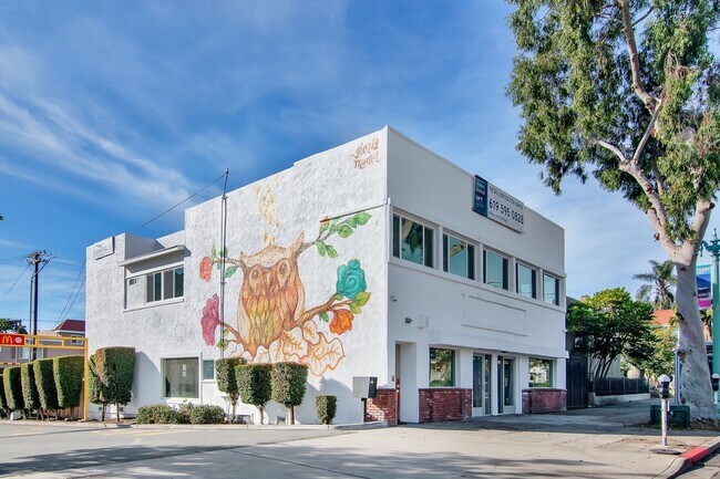 Building Photo - El Buho