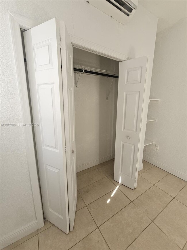 Building Photo - 954 SE 1st St