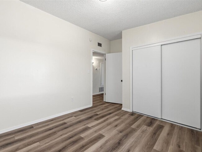 Building Photo - 2 Bedroom 2 Bathroom Home with Flex Space & Spacious Backyard!