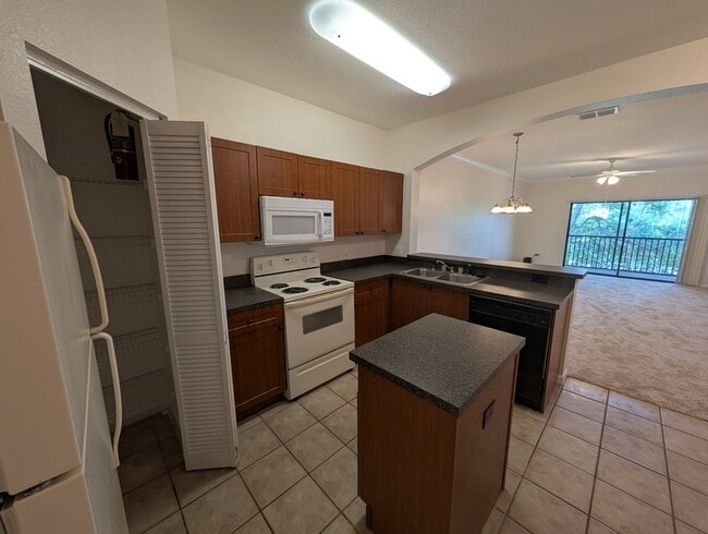 Building Photo - 2218 Portofino Pl