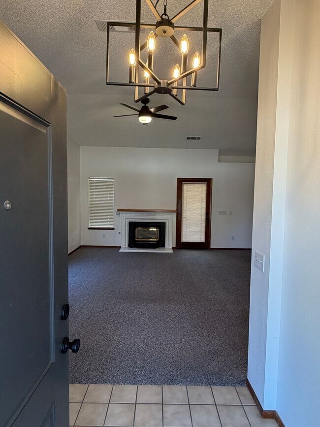 Building Photo - 5933 W Iris Ct