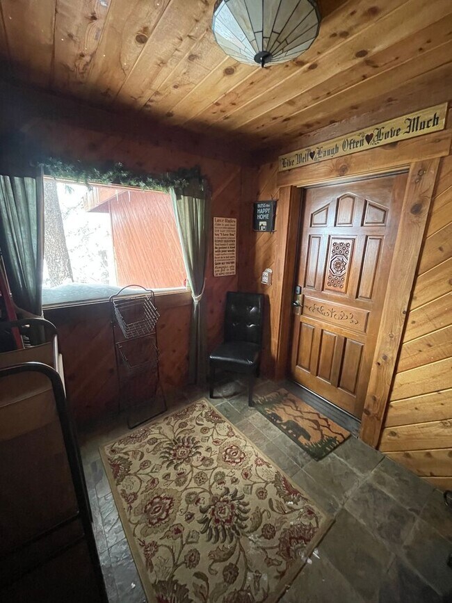 Building Photo - Beautiful furnished house in Stateline available now!