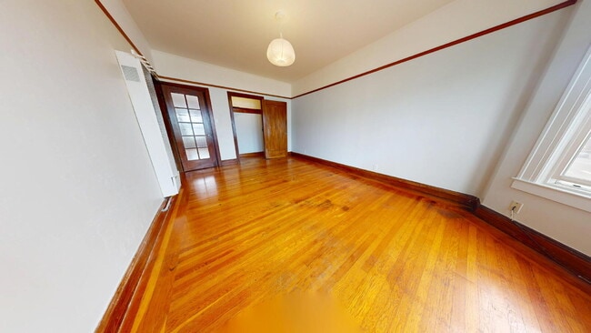 Building Photo - 2233 Judah St