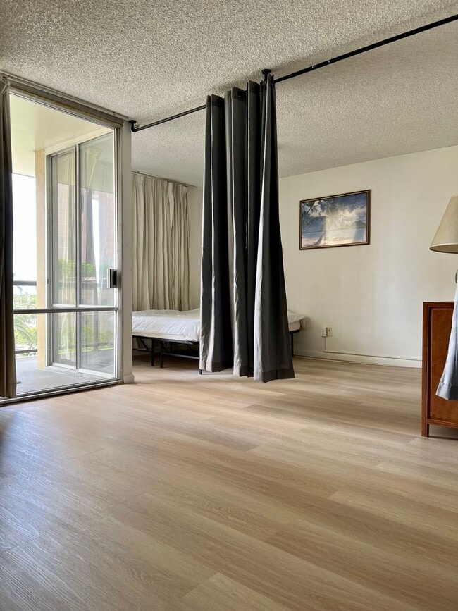 Building Photo - Ala Wai Terrace