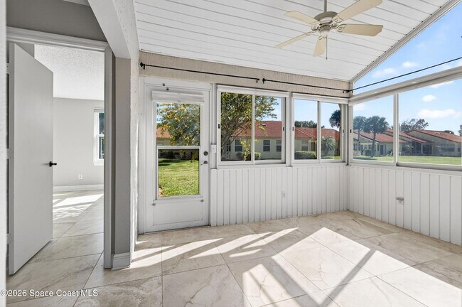 Building Photo - 737 Green Valley Ln