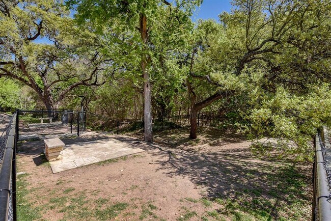 Building Photo - 3204 Menchaca Rd
