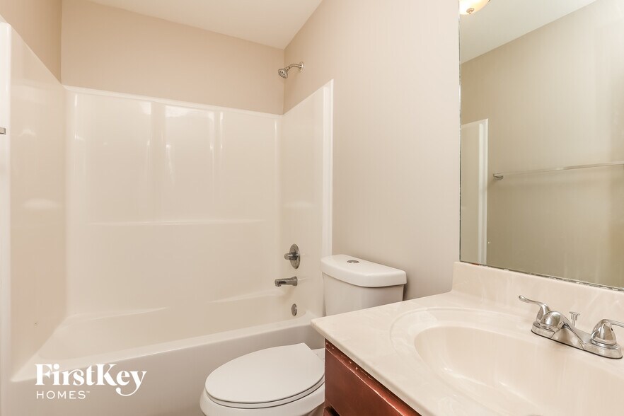 Building Photo - 2558 Centerstone Cir