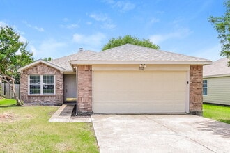 Building Photo - 1112 Alexandria Dr