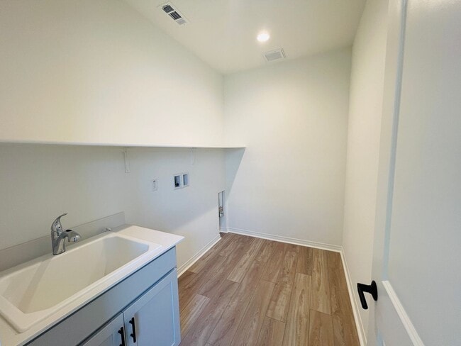 Building Photo - Located in the highly sought-after master-planned community of The Preserve at Chino, this modern...