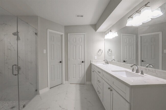 Building Photo - 730 Bison Dr