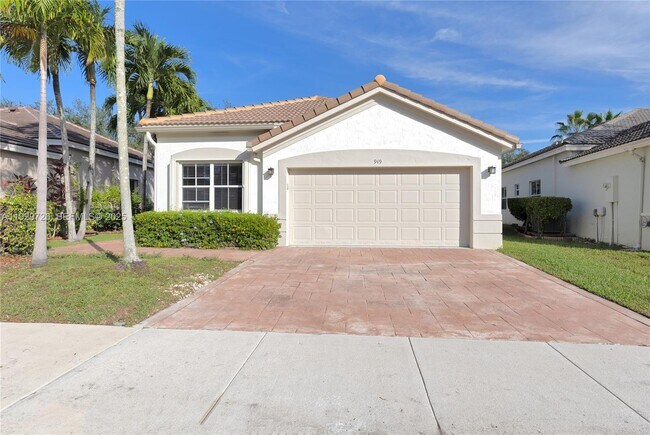 Building Photo - 949 Tanglewood Cir