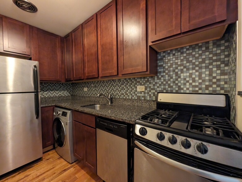 Primary Photo - 557 W Arlington Pl