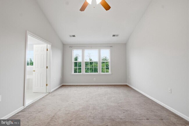 Building Photo - 899 Stonefield Square NE