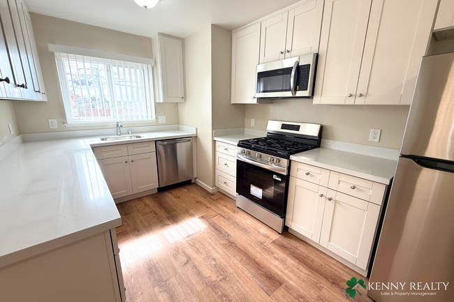 Building Photo - Beautifully Remodeled 3 Bedroom, 2 Bathroo...