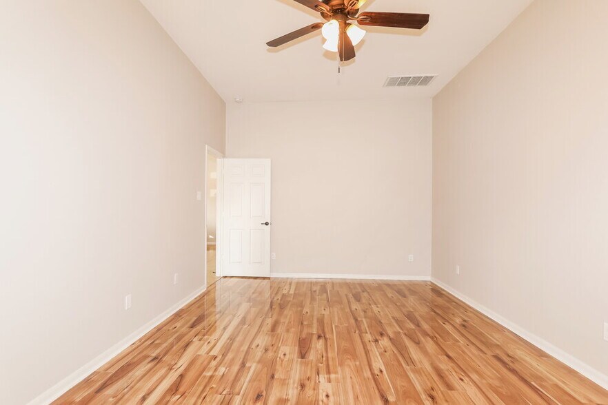 Building Photo - 18415 Sunrise Maple Dr