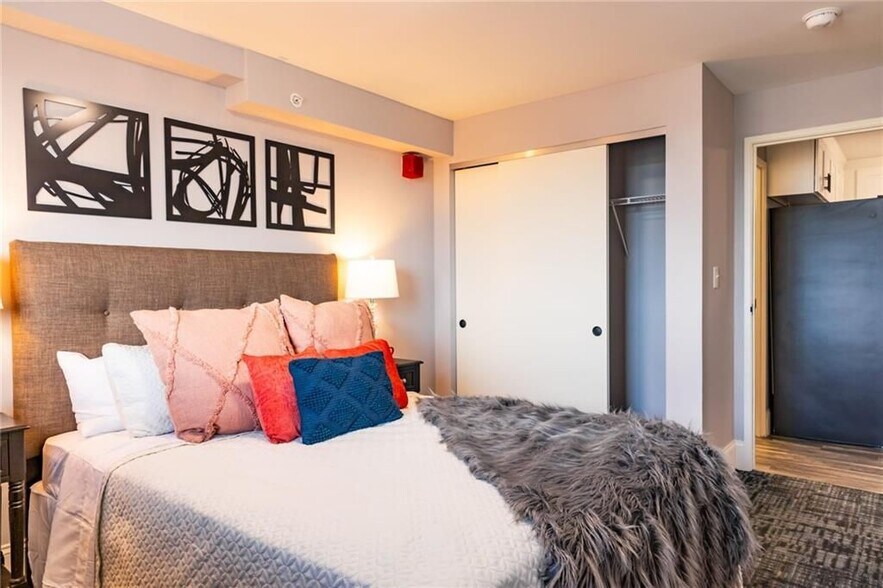 Building Photo - 101 Cedar St