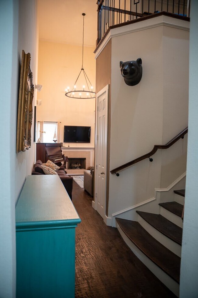 Building Photo - 1204 Lake Pointe Way