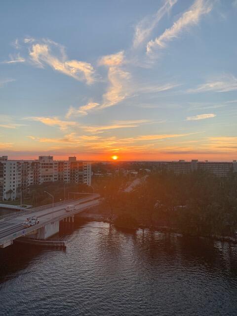 Building Photo - 1401 N Riverside Dr