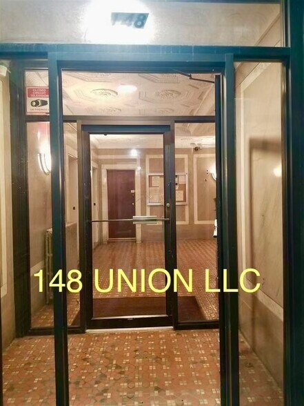 Building Photo - 148 37th St