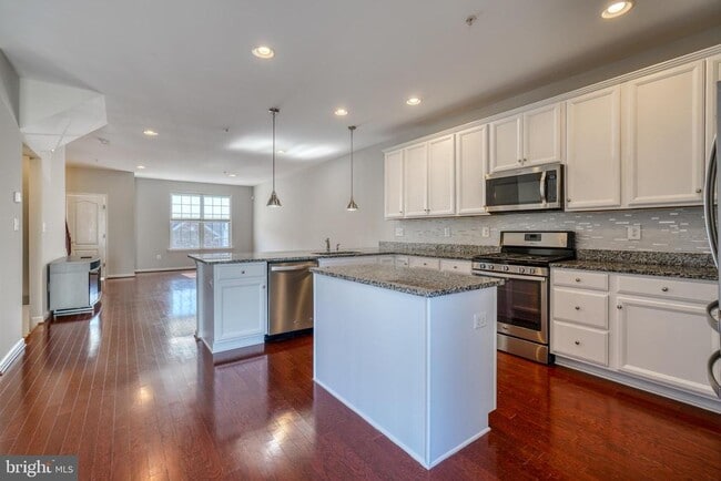 Building Photo - 985 Morgan Run Rd