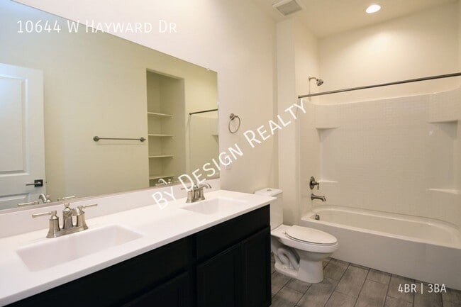 Building Photo - Like-New 4BR/3BA Corner Lot Home in Gladde...