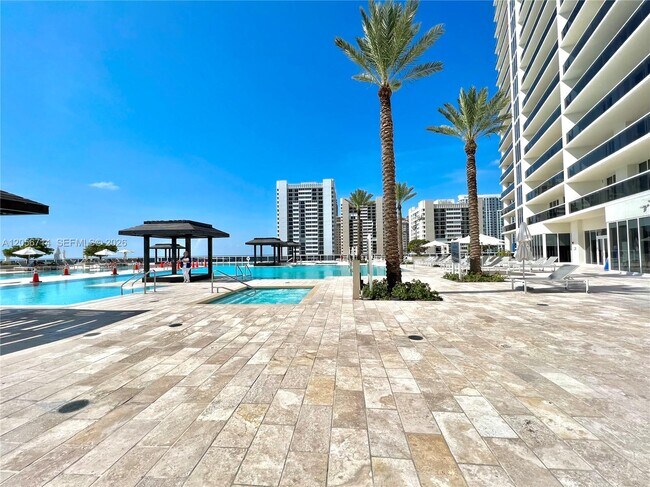 Building Photo - 1850 S Ocean Dr