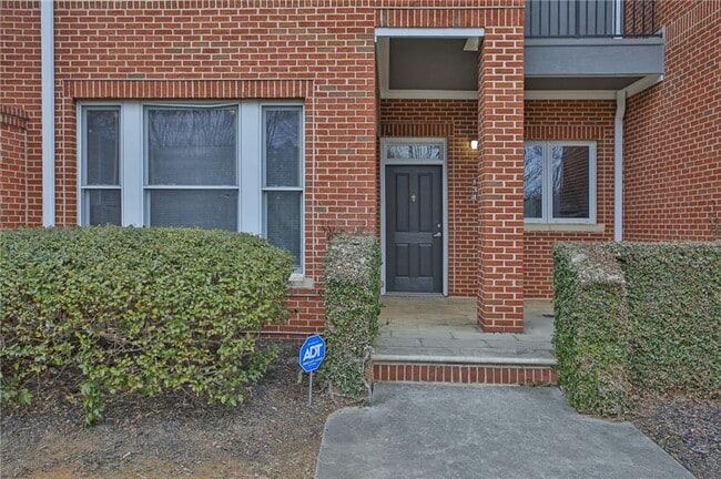 Building Photo - 745 Fountainhead Ln NE