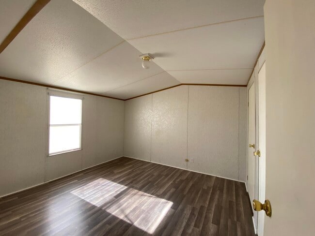 Building Photo - 5 Lacour Ln