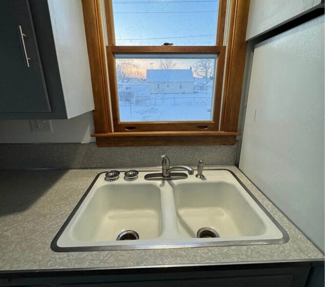 Building Photo - 1006 N 1st Ave