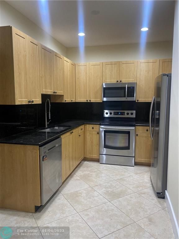 Building Photo - 10478 Lake Vista Cir