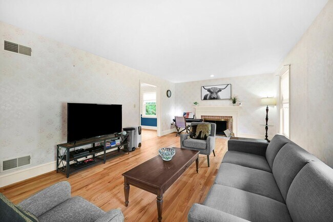Building Photo - 684 Steinman Ct